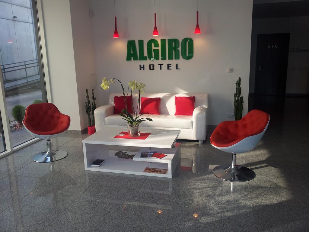 Algiro Hotel Каунас Екстериор снимка